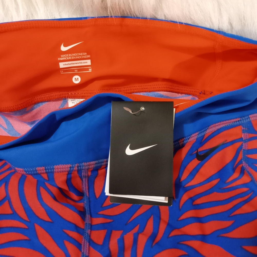 Nike - Picture 2 of 3